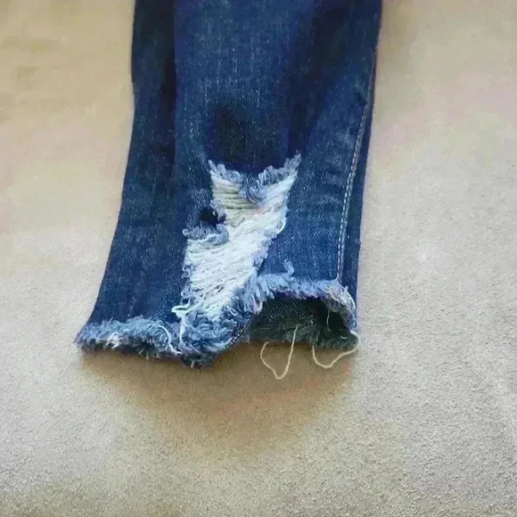 Good American Legs Chewed Jeans - Picture 3 of 7